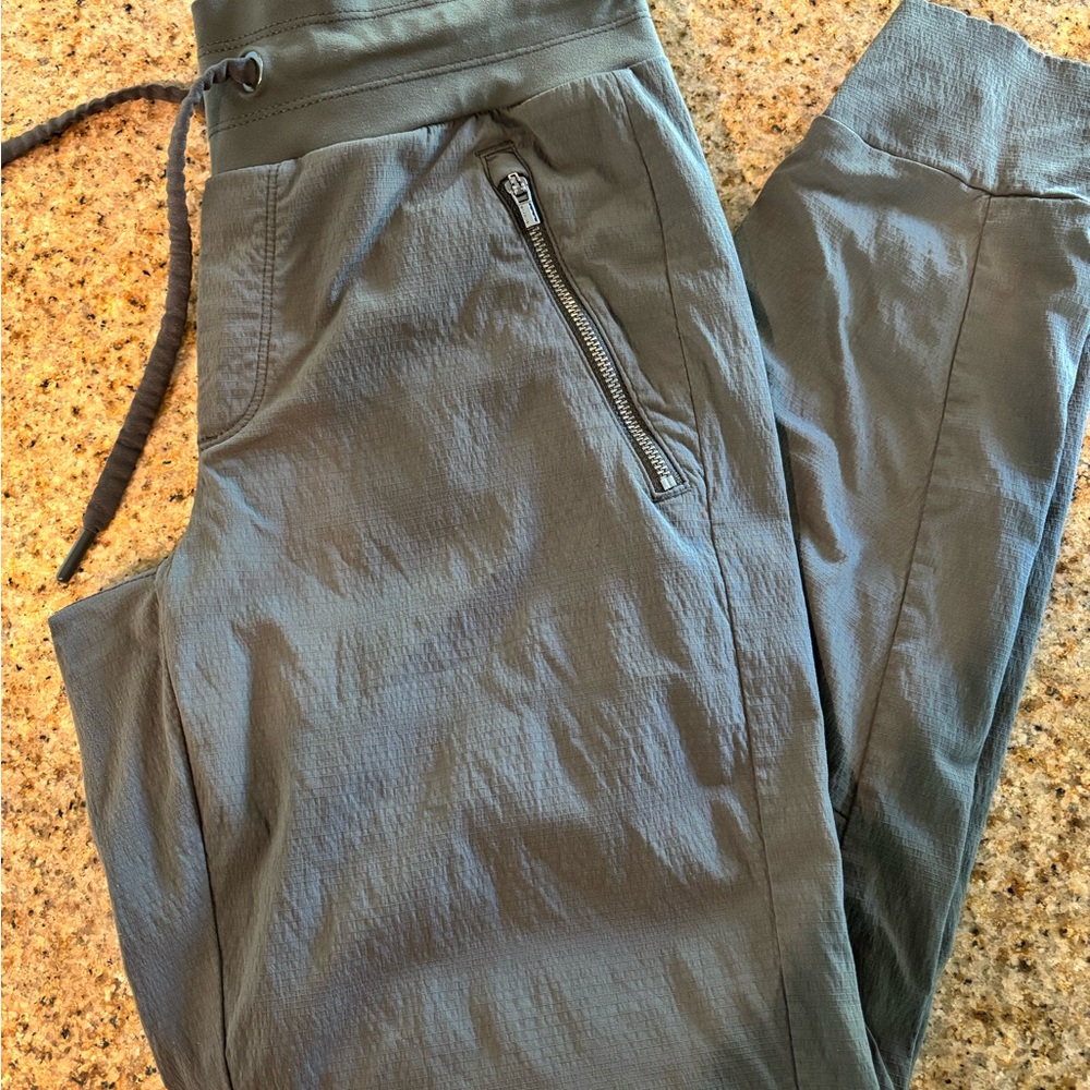 Trekkie North joggers size 2